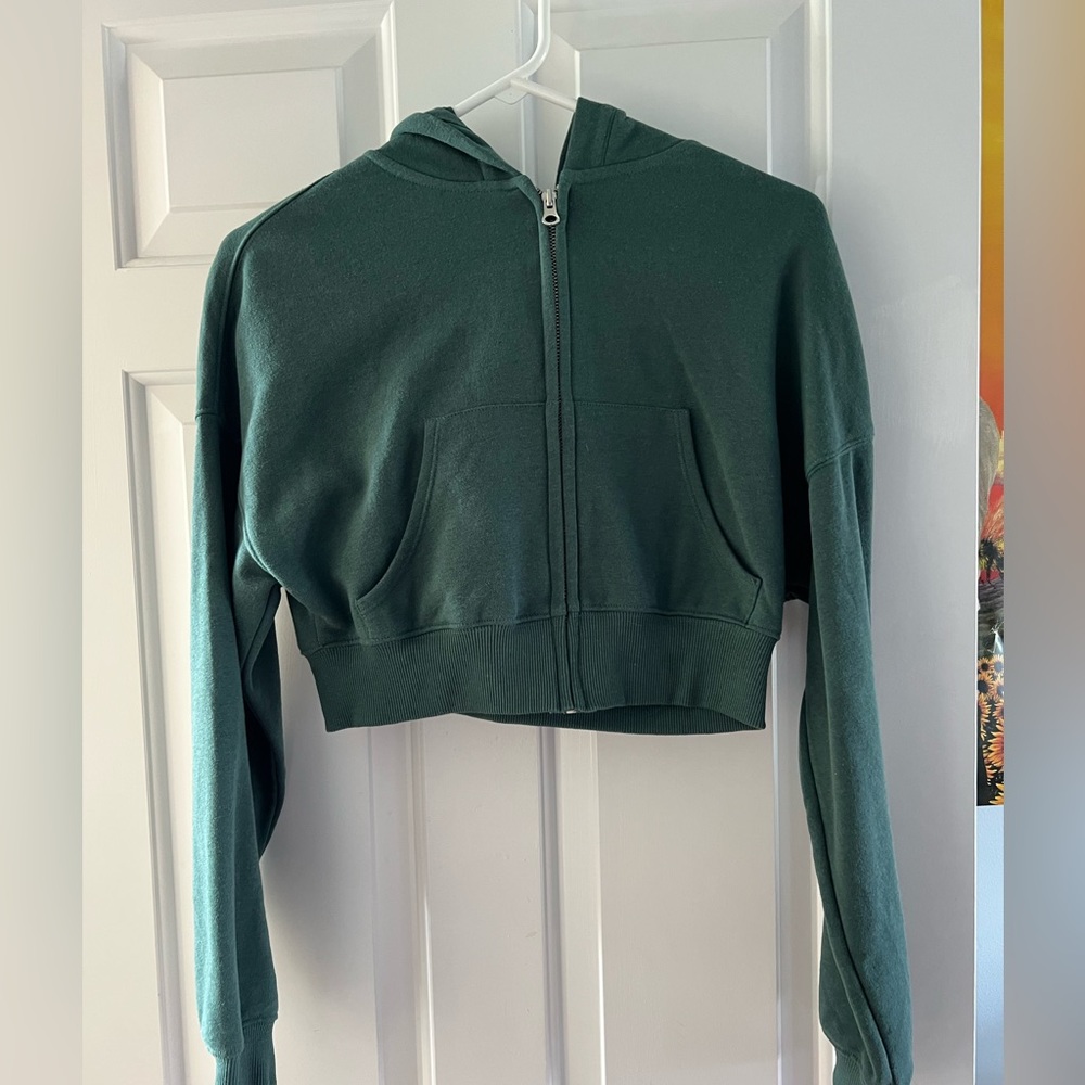 Super cute green cropped zip up